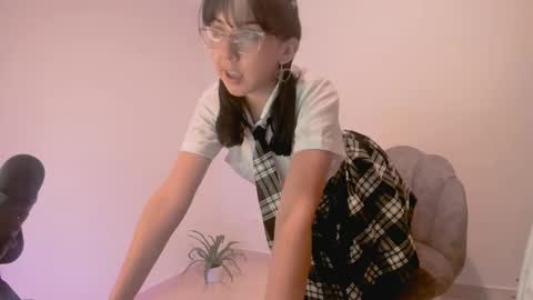 Snapshot of kiwi____ chatting on January 24, 11:45 pm Little piece of fruit online show from January 24, 11:45 pm