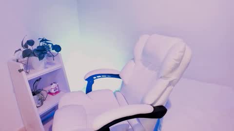 Snapshot of kiwi____ chatting on November 28, 12:46 am Little piece of fruit online show from November 28, 12:46 am