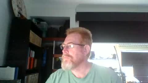 Snapshot of kiwi_boss61 chatting on June 2, 6:37 am kiwi_boss61 online show from June 2, 6:37 am