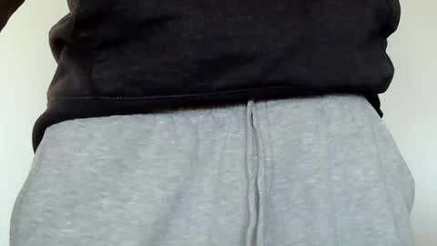 kiwibulge123 online show from April 30, 9:30 pm