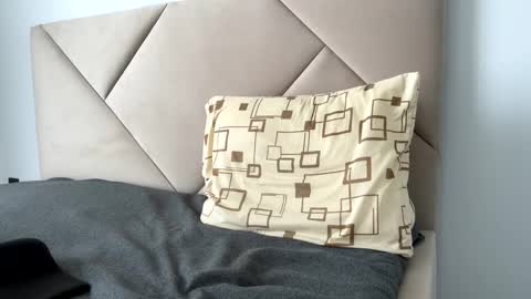 kiwigray online show from February 9, 11:14 am