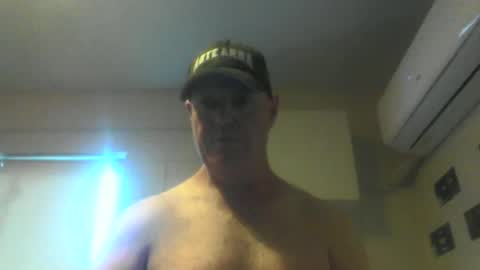 Snapshot of kiwiguy19773 chatting on January 17, 6:26 am kiwiguy19773 online show from January 17, 6:26 am