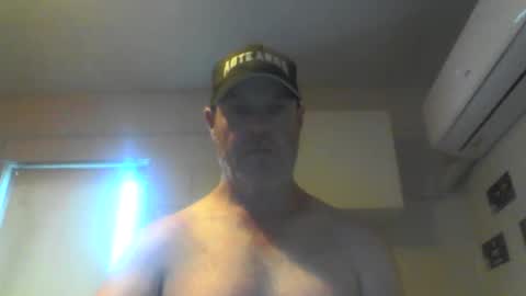 Snapshot of kiwiguy19773 chatting on January 26, 6:28 am kiwiguy19773 online show from January 26, 6:28 am
