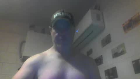 Snapshot of kiwiguy19773 chatting on May 1, 7:02 am kiwiguy19773 online show from May 1, 7:02 am