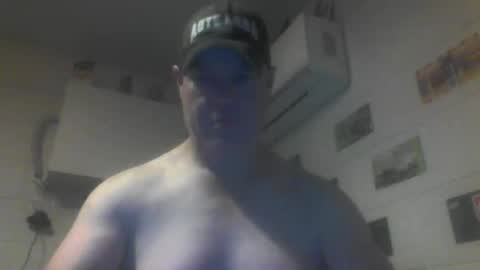 Snapshot of kiwiguy19773 chatting on May 8, 4:18 am kiwiguy19773 online show from May 8, 4:18 am