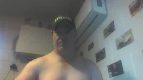 Snapshot of kiwiguy19773 chatting on May 10, 3:55 am kiwiguy19773 online show from May 10, 3:55 am