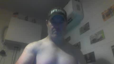 Snapshot of kiwiguy19773 chatting on May 14, 7:37 am kiwiguy19773 online show from May 14, 7:37 am