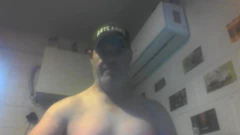 Snapshot of kiwiguy19773 chatting on May 16, 4:20 am kiwiguy19773 online show from May 16, 4:20 am