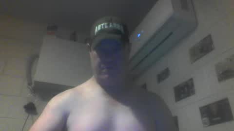 Snapshot of kiwiguy19773 chatting on May 18, 7:25 am kiwiguy19773 online show from May 18, 7:25 am