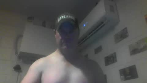 Snapshot of kiwiguy19773 chatting on May 19, 7:47 am kiwiguy19773 online show from May 19, 7:47 am