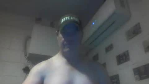 Snapshot of kiwiguy19773 chatting on May 22, 7:15 am kiwiguy19773 online show from May 22, 7:15 am