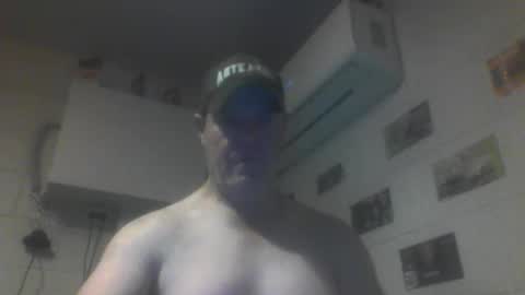 Snapshot of kiwiguy19773 chatting on June 1, 7:10 am kiwiguy19773 online show from June 1, 7:10 am