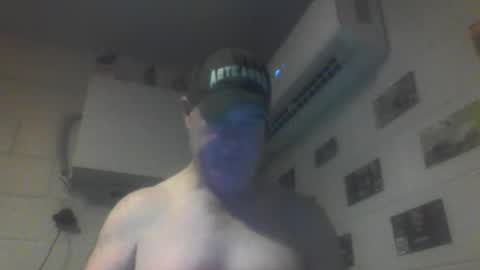 Snapshot of kiwiguy19773 chatting on June 5, 7:14 am kiwiguy19773 online show from June 5, 7:14 am