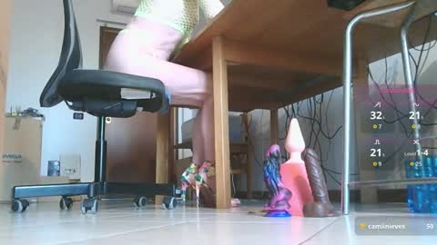Snapshot of klaudiacd chatting on September 28, 5:24 am Klaudia online show from September 28, 5:24 am