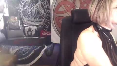 Snapshot of kleiner_teufel chatting on October 27, 7:01 am Michelle online show from October 27, 7:01 am