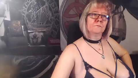 Snapshot of kleiner_teufel chatting on October 29, 7:37 pm Michelle online show from October 29, 7:37 pm