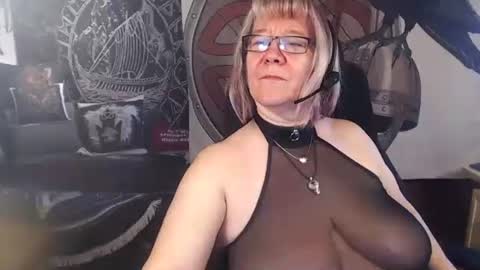 Snapshot of kleiner_teufel chatting on November 6, 7:31 am Michelle online show from November 6, 7:31 am