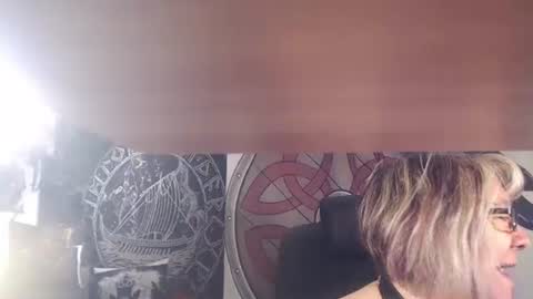 Snapshot of kleiner_teufel chatting on November 16, 5:24 am Michelle online show from November 16, 5:24 am