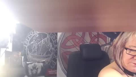 Snapshot of kleiner_teufel chatting on December 1, 7:30 pm Michelle online show from December 1, 7:30 pm