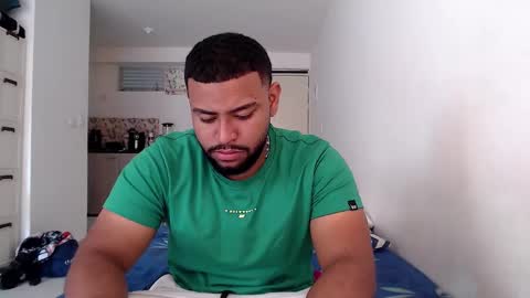 Snapshot of kleyton336 chatting on December 10, 3:33 pm kleyton online show from December 10, 3:33 pm