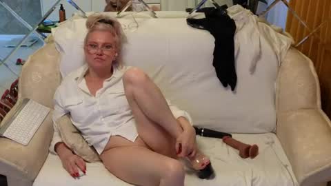 Snapshot of klitores chatting on March 8, 12:30 pm ALYONA online show from March 8, 12:30 pm