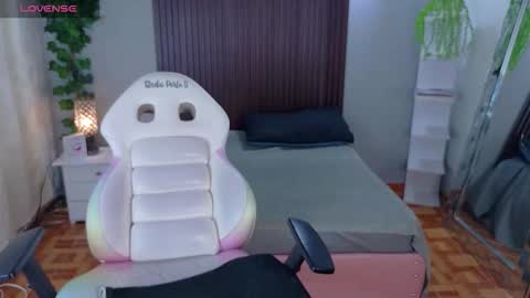 Snapshot of kloe_cooper chatting on September 29, 8:02 pm kloe_cooper online show from September 29, 8:02 pm