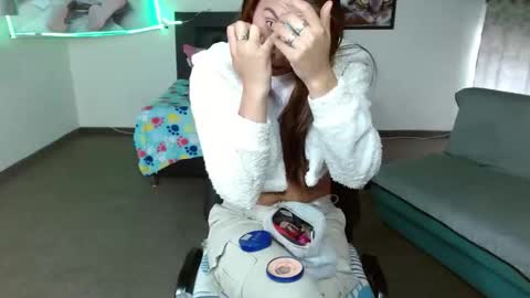 Snapshot of kloe_deker chatting on March 7, 6:11 pm Kloe deker online show from March 7, 6:11 pm