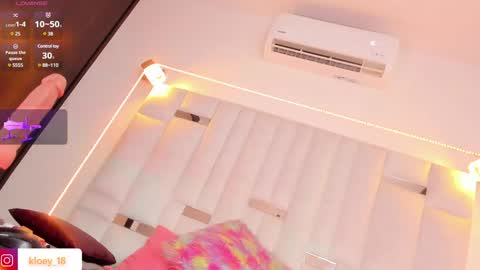 Snapshot of kloey_hoot chatting on December 7, 12:13 pm Kloey online show from December 7, 12:13 pm