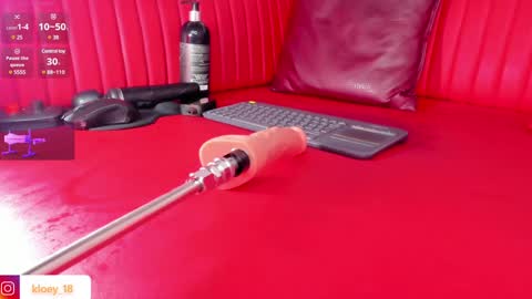 Snapshot of kloey_hoot chatting on December 29, 3:00 am Kloey online show from December 29, 3:00 am