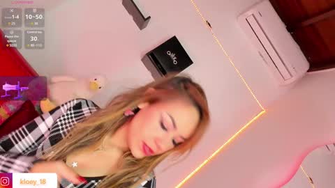 Snapshot of kloey_hoot chatting on January 4, 11:38 pm Kloey online show from January 4, 11:38 pm