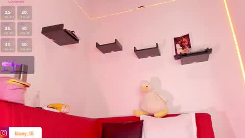 Snapshot of kloey_hoot chatting on February 15, 9:59 pm Kloey online show from February 15, 9:59 pm