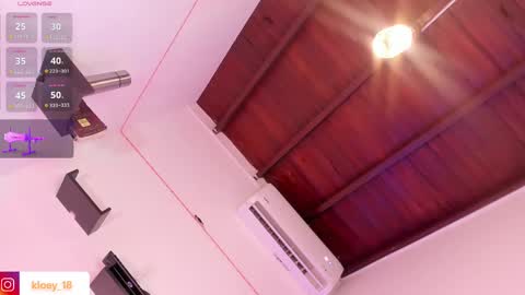 Snapshot of kloey_hoot chatting on March 1, 10:31 pm Kloey online show from March 1, 10:31 pm