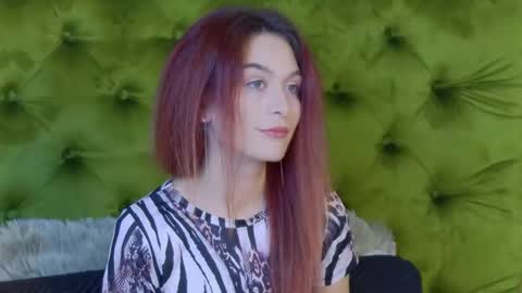 KloeyAdams online show from January 13, 7:43 am