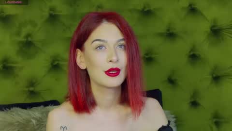 KloeyAdams online show from February 5, 10:30 am