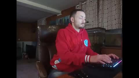 Snapshot of klou502 chatting on December 12, 10:02 am LOUiViLAN online show from December 12, 10:02 am