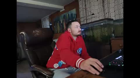 Snapshot of klou502 chatting on December 12, 1:06 pm LOUiViLAN online show from December 12, 1:06 pm