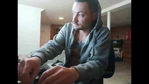 Snapshot of klou502 chatting on December 19, 8:13 am LOUiViLAN online show from December 19, 8:13 am