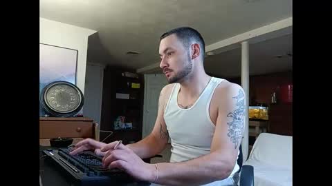 Snapshot of klou502 chatting on January 2, 6:40 am LOUiViLAN online show from January 2, 6:40 am