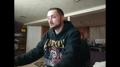 Snapshot of klou502 chatting on January 8, 7:03 am LOUiViLAN online show from January 8, 7:03 am