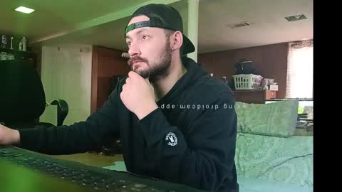 Snapshot of klou502 chatting on February 25, 7:47 pm LOUiViLAN online show from February 25, 7:47 pm