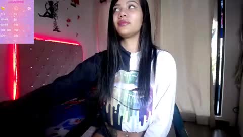 Snapshot of kloy_sech chatting on February 10, 3:21 pm Valen online show from February 10, 3:21 pm