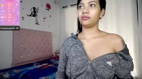 Snapshot of kloy_sech chatting on February 19, 1:39 pm Valen online show from February 19, 1:39 pm