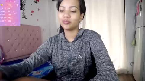 Snapshot of kloy_sech chatting on March 3, 1:31 pm Valen online show from March 3, 1:31 pm