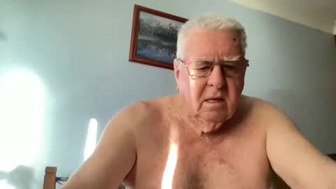 Snapshot of knights2001 chatting on January 13, 8:58 pm Aussiedude online show from January 13, 8:58 pm