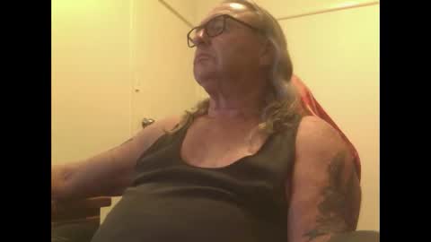 Snapshot of knobout chatting on February 3, 10:53 am knobout online show from February 3, 10:53 am