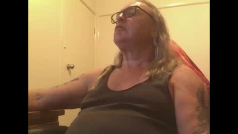 Snapshot of knobout chatting on February 18, 8:54 am knobout online show from February 18, 8:54 am