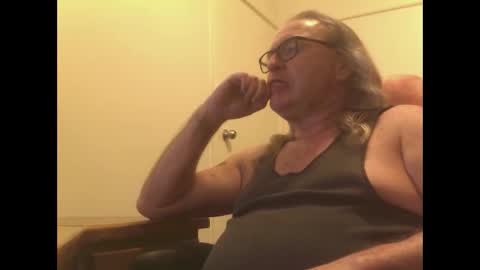 Snapshot of knobout chatting on February 25, 10:36 am knobout online show from February 25, 10:36 am