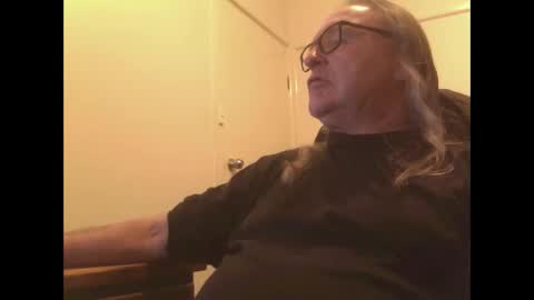 Snapshot of knobout chatting on May 31, 9:05 am knobout online show from May 31, 9:05 am