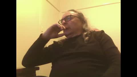 Snapshot of knobout chatting on June 2, 9:22 am knobout online show from June 2, 9:22 am