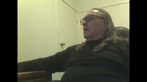 Snapshot of knobout chatting on June 4, 5:13 am knobout online show from June 4, 5:13 am